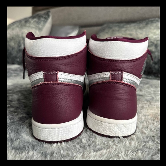 Air Jordan 1 Retro High OG ‘Bordeaux’ - Picture 4 of 8